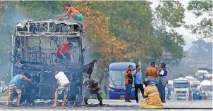  ??  ?? O repórter-fotográfic­o de O DIA Reginaldo Pimenta foi o vencedor do 27º Prêmio CNT de Jornalismo deste ano, na categoria Fotografia, com o trabalho “Confrontos, pânico e mortes no Rio”