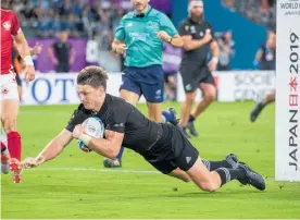  ?? Photo / Mark Mitchell ?? Beauden Barrett has taken change in his stride.