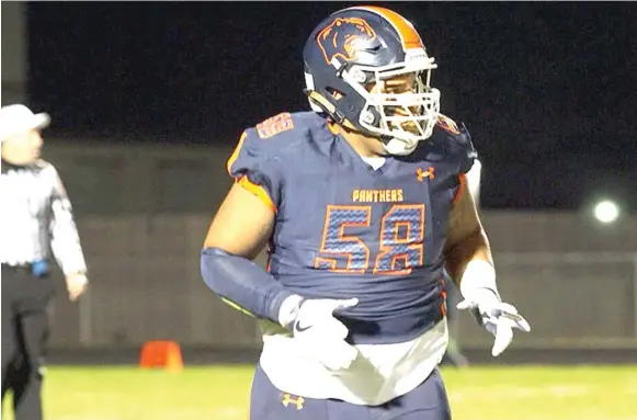  ??  ?? Coveted junior defensive lineman Noah Shannon of Oswego made an oral commitment to Minnesota. The Gophers have commitment­s from three Chicago- area juniors. | ALLEN TRIEU/ SCOUT. COM