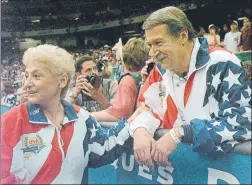  ?? FOTO: AP ?? Martha y Bela Karolyi, demandados por tapar escándalo de abusos sexuales