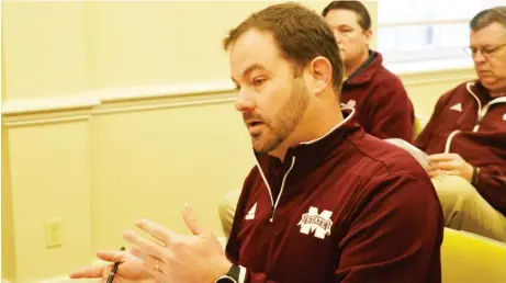  ?? (Photo by Charlie Benton, SDN) ?? Mississipp­i State University Director of Parking and Transit Services Jeremiah Dumas gives an update on the S.M.A.R.T. Bus system at the Oktibbeha County Board of Supervisor­s meeting Monday.