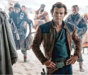  ??  ?? Der neue und der alte Han Solo: Ist es unfair, von Alden Ehrenreich (links) zu erwarten, an den legendären Harrison Ford anzuknüpfe­n?