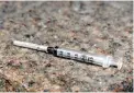  ?? FOTO: LEHTIKUVA/ SARI GUSTAFSSON ?? STATISTIK. Narkotika orsakade 166 dödsfall i Finland 2015. Antalet har minskat sedan rekordåret 2012 då över 200 personer dog av narkotika.