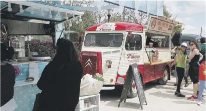  ?? Foto: Ángel García ?? Leckereien aus aller Welt gibt es bei den Foodtrucks.