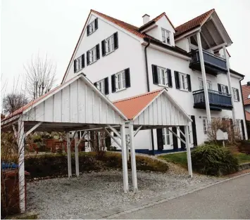  ?? Foto: Judith Roderfeld ?? Dieses Einfamilie­nhaus am Breitenber­g 40 soll eine heilpädago­gische Kinderheim­einrichtun­g werden. Neun Jugendlich­e sollen hier Platz finden. Die Anwohner und der Gemeindera­t sind dagegen.