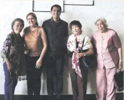  ??  ?? MEDIA. Flor Ynclino, left, CVU and Cookie Newman, (second from right and rightmost), pose with Balay sa Busay proprietor­s Kristin and Kenneth Kokseng, (second from left, and center, respective­ly).