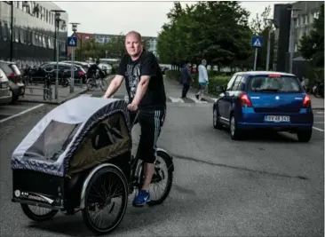  ?? FOTO: LINDA JOHANSEN ?? – De har gjort det virkeligt svaert for os, der ikke har så mange penge at spare op, siger sosu-assistent Dan Larsen.