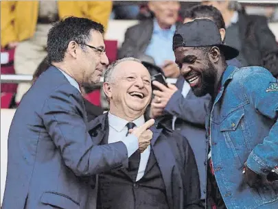  ?? FOTO: O. LYON ?? Bartomeu, Aulas y Umtiti, en el palco del Miniestadi en el Barça-Lyon de la Champions League femenina en marzo