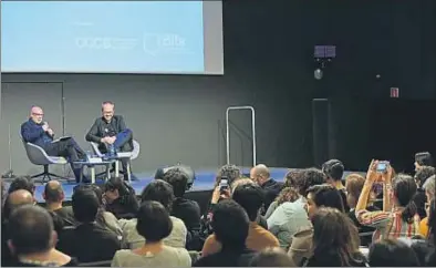  ?? MIQUEL TAVERNA / CCCB ?? Brian Eno y Evgeny Morozov, ayer en el CCCB