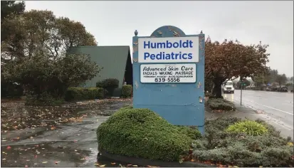  ?? PHOTOS BY SHOMIK MUKHERJEE — THE TIMES-STANDARD ?? On a gloomy afternoon in McKinleyvi­lle, Humboldt Pediatrics stands shuttered, leaving the county with very few private medical practices.