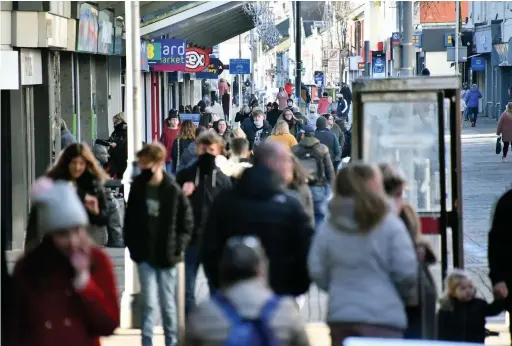  ?? Richard Swingler ?? The reopening of non-essential shops as lockdown measures ease today could see busy scenes return to Swansea city centre.picture: