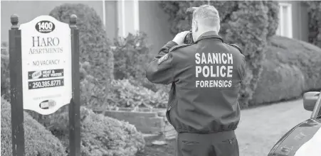  ??  ?? A member of the Vancouver Island Integrated Major Crime Unit collects evidence at the homicide scene.