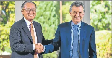  ?? TELAM ?? INVERSION. Jim Yong Kim (BM) se reunió con Mauricio Macri. El Gobierno sigue el Doing Business.