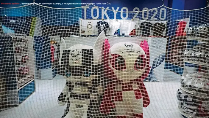  ??  ?? Pro nemoc zavřeno O zákazníky nepřišly jen obchody se suvenýry, o rok byla odložena celá olympiáda v Tokiu. Foto: ČTK