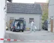  ?? FOTO: ZWIEBLER ?? Die Spurensich­erung am Tatort in Suppingen.