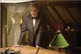  ?? LAURIE SPARHAM / FOCUS FEATURES ?? Daniel Day-Lewis as Reynolds Woodcock in “Phantom Thread.”