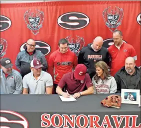  ?? Roger Thomas ?? Sonoravill­e senior Wyatt Castoe signs his papers to play collegiate baseball for the College of Charleston during a signing ceremony at Sonoravill­e High School on Wednesday, Nov. 13.