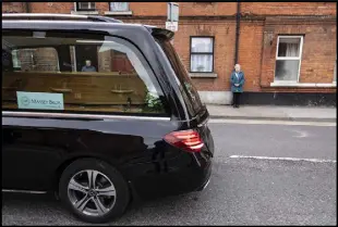  ?? PHOTO ESSAY BY DAVID CONACHY ?? SAYING GOODBYE: Clockwise from above, the hearse carrying John Gallagher’s coffin travels through
Dublin’s Liberties area before arriving at Mount Jerome in Harold’s Cross last Thursday; Mark Lawler, with his daughters Sarah and Emily and his wife Ruth Cassin, watch the live stream of the funeral; the empty chapel where John’s funeral service took place — tributes played on a screen above the coffin