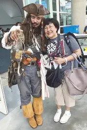  ??  ?? Beng Dalisay meets Jack Sparrow.