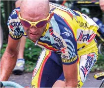  ??  ?? Pantani’s fall from grace began at the 1999 Giro, from which he was ejected