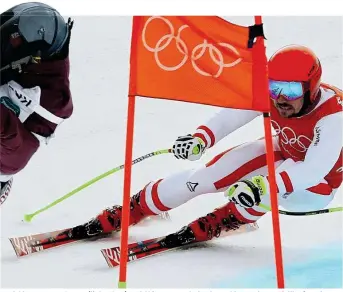  ??  ?? Hoch hinaus: Anna Gasser (links oben) und Skistar Marcel Hirscher zählen zu den Medaillenf­avoriten