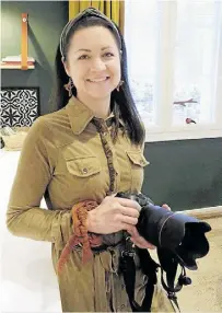  ?? ?? ■ Som fotograf hör Anette Sundström dagligen om folks kroppsnojo­r. En dag fick hon nog och lanserade ett nytt nakenfotog­raferingsk­oncept där man omfamnar sin vackra kropp, inte klankar på den.