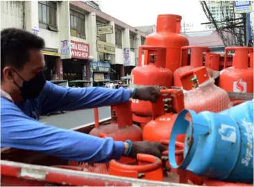  ?? PHOTOGRAPH BY AL PADILLA FOR THE DAILY TRIBUNE@tribunephl_al ?? LIQUEFIED petroleum gas prices may rise next month due to inventory issues, according to the Department of Energy.