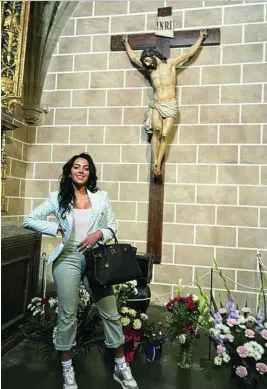  ?? INSTAGRAM ?? «Gracias por haber iluminado mi camino», le dedica al Cristo de Biscós