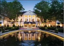  ?? TRIPADVISO­R ?? Stunning outdoor spaces, themed suites and famous historic guests like Queen Elizabeth II make a stay at the Williamsbu­rg Inn in Virginia truly memorable. TripAdviso­r named it the No. 6best hotel in 2019.