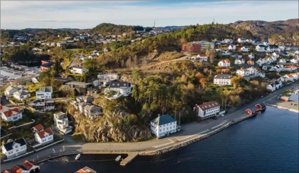  ?? FOTO: EIENDOMSME­GLER 1 ?? På Solhougtop­pen i Farsund kan det bli bygget 16 boenheter de neste årene.