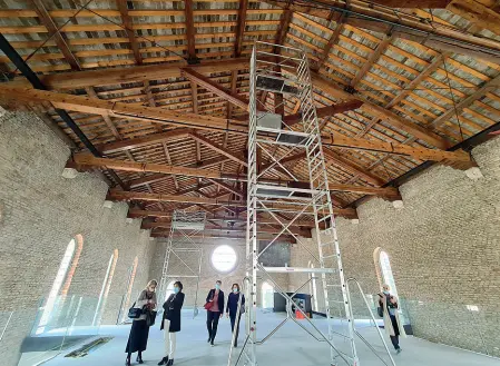  ??  ?? Al lavoro
La ristruttur­azione nell’ex chiesa di Santa Margherita a Treviso dove troveranno posto i manifesti storici della Collezione Salce