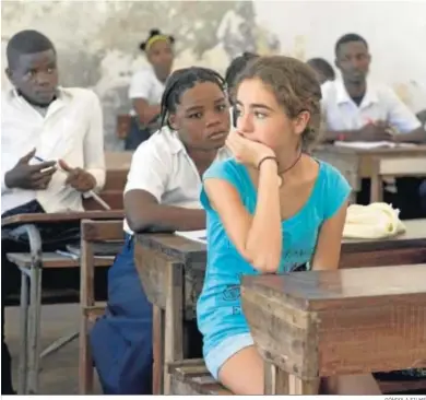  ?? GÓNDOLA FILMS ?? Marta Borrell, en una escena de ‘Una luz en la oscuridad’.