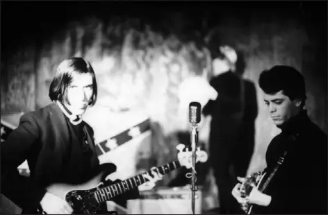  ?? ADAM RITCHIE/ REDFERNS, VIA GETTY IMAGES ?? John Cale, left, and Lou Reed performing in the Velvet Undergroun­d. In 1968, Cale was forced out of the band he had helped found.