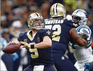  ?? BUTCH DILL / ASSOCIATED PRESS ?? Saints quarterbac­k Drew Brees (9) completed 23 of 33 passes for 376 yards and two scores in Sunday’s victory over the Panthers. Brees was intercepte­d once and sacked once.