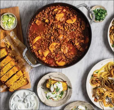  ?? (The New York Times/Andrew Scrivani) ?? From left, a brightly spiced Red Lentil Loaf, Smoky Lentil Stew With Leeks and Potatoes and Spaghetti With Lentils, Tomato and
Fennel