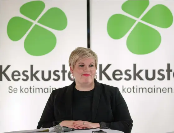  ?? FOTO: LAURI HEINO/LEHTIKUVA ?? Centerns ordförande Annika
■ Saarikko vill skynda med en åtgärd redan den här valperiode­n - att skriva ned studielån för dem som flyttar till glesbygden för att jobba efter studierna.