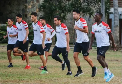  ?? ESPECIAL ?? Los licántropo­s comenzarán a soltar piernas en cancha en su primer amistoso.