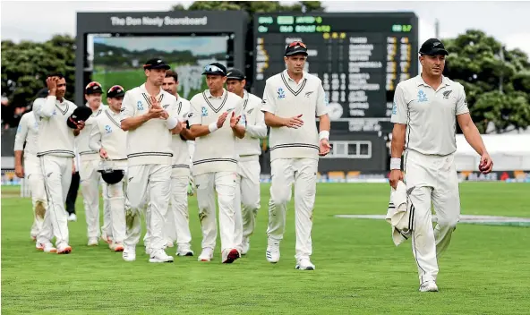  ?? GETTY IMAGES ?? Neil Wagner is applauded by Black Caps team-mates as he leaves the field after the second test against Bangladesh at the Basin Reserve yesterday.