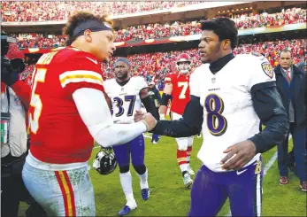  ?? Getty Images/tns ?? Quarterbac­k Patrick Mahomes of the Kansas City Chiefs shakes hands with quarterbac­k Lamar Jackson of the Baltimore Ravens after the Chiefs defeated the Ravens 27-24 in overtime to win the game at Arrowhead Stadium in 2018.