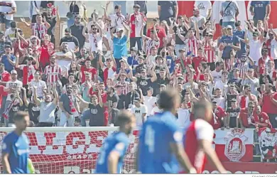  ?? ERASMO FENOY ?? La hinchada algecirist­a en el Nuevo Mirador.