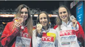  ?? FOTO: AP ?? Jessica Vall, con su oro junto a Pedersen y Lecluyse tras la ceremonia del podio