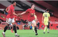  ??  ?? Daniel James celebra uno de los tantos del Manchester United, que en casa venció 3-1 al Newcastle.