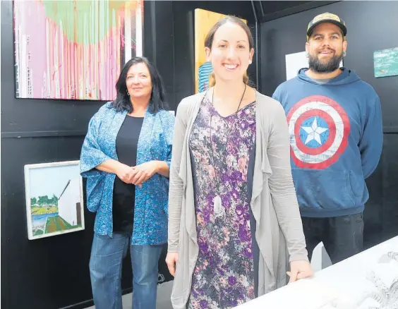  ?? Photo/Bevan Conley ?? Whanganui artists Katherine Claypole (left) and Mike Marsh will have their work displayed in Sarah Williams’ stockroom collection­s on the new-look Space Studio & Gallery website.