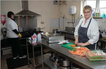  ??  ?? Chefs Deirdre Flynn and Hilary Sharpe working with Arklow Meals on Wheels.