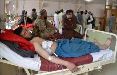  ?? AP ?? A victim of Afghan cross-border firing is being treated at a hospital in Quetta on Friday. —