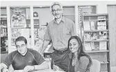  ?? JONATHAN HIGUERA ?? Michael Cornelius, director of advisement at Scottsdale Community College, helps freshmen Chasen Dvorak and Victoria Norris.