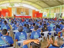  ??  ?? Sulu Governor Totoh Tan and other stakeholde­rs during the recent Harvest Festival and culminatio­n of the Kabalikat sa Kabuhayan Rural Farmers Training Program that benefit over 300 farmers in the province. (Photos by Ahl-franzie Salinas)