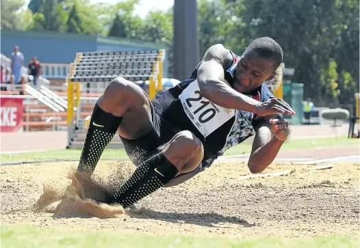  ?? Pictures: SIMPHIWE NKWALI ?? CRACKERJAC­K: Luvo Manyonga breaks the South African long jump record in Potchefstr­oom yesterday