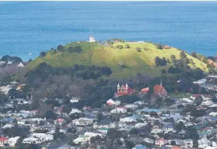  ?? Picture / File ?? Work to install a vehicle barrier arm began last Thursday as the car ban on Mt Victoria-Takarunga proceeds.