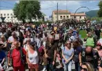  ?? ?? Beaucoup de monde a fait le déplacemen­t hier matin. Des centaines de motards ont répondu à l’appel de Gérard Archimbaud.